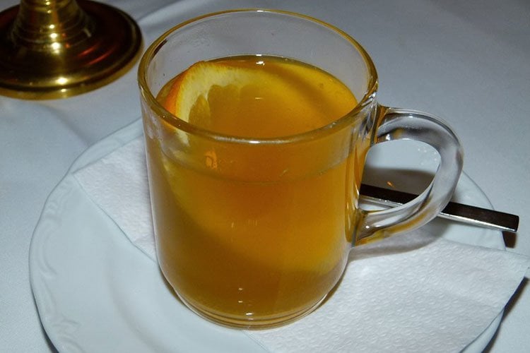 Té de canela y zumo de naranja